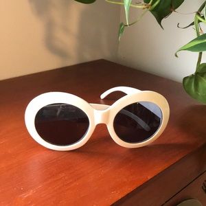 White rounded oval sunglasses 🕶 ✨